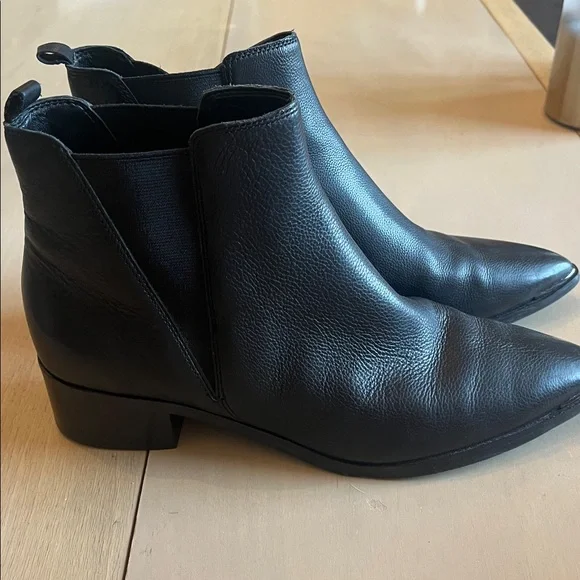 Marc Fisher like new ! - Picture 2 of 7